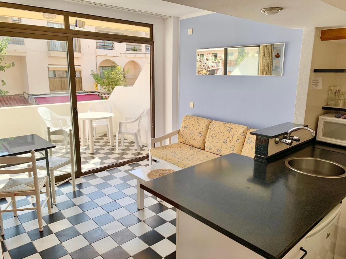 Apartamentos Miranda Es Pujols Ngoại thất bức ảnh
